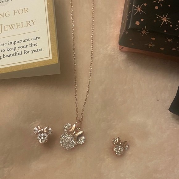Gorgeous rose gold necklace and earrings - Picture 2 of 4